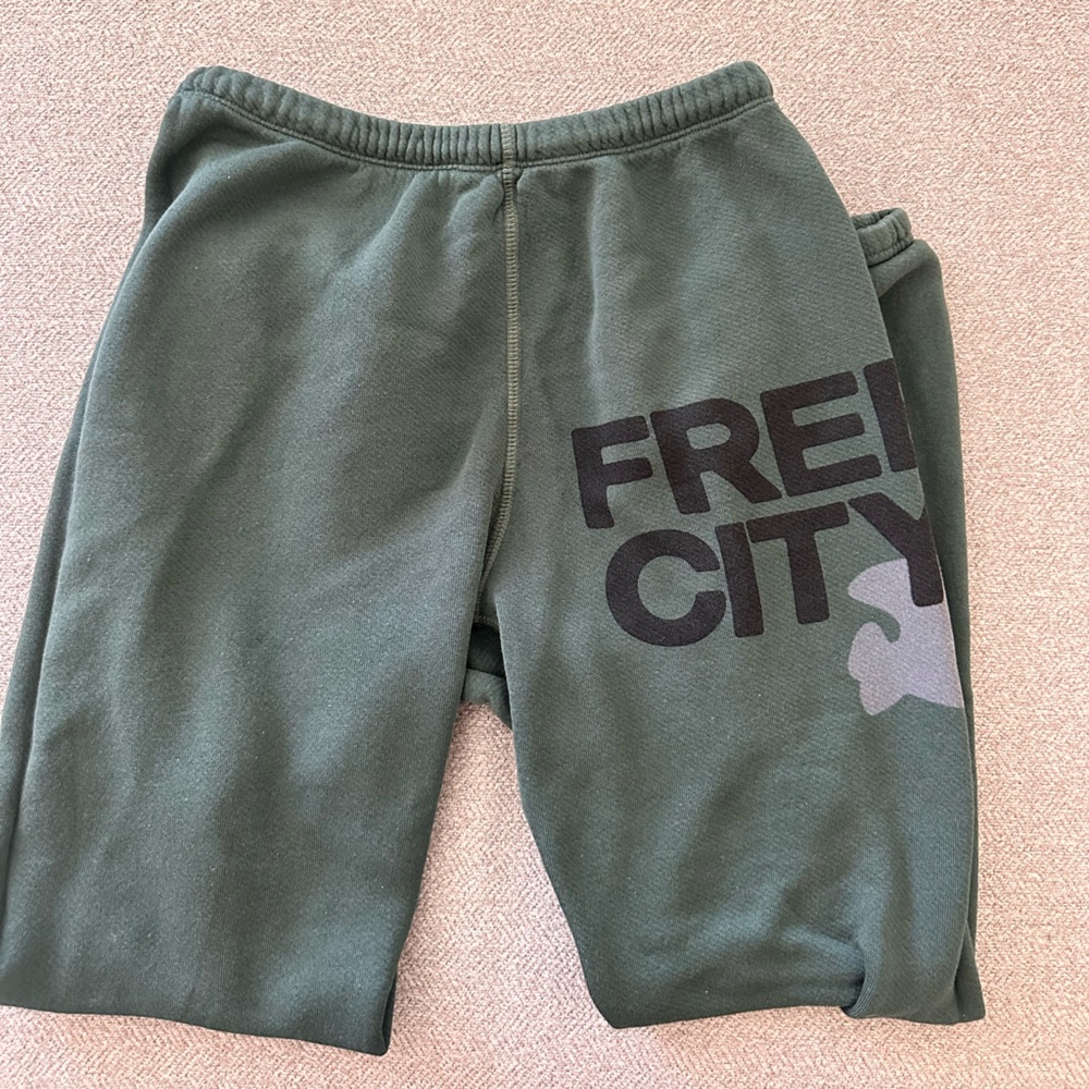 Free city sweatpants